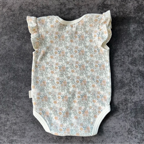 Rabbit + Bear Outfit Size 6-9 Months - Picture 6 of 11